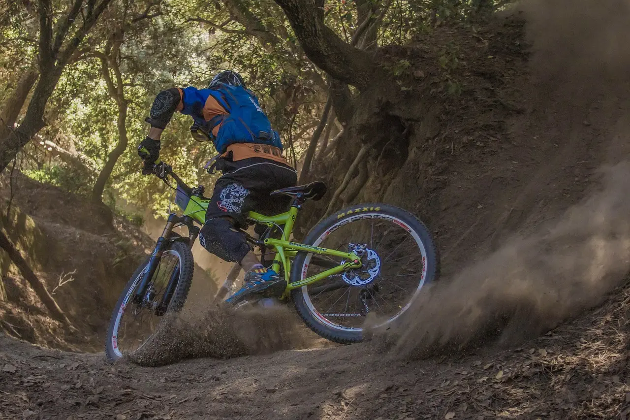 Carbon Fiber Mountain Bikes vs Aluminum MTB: Which One is Right for You?