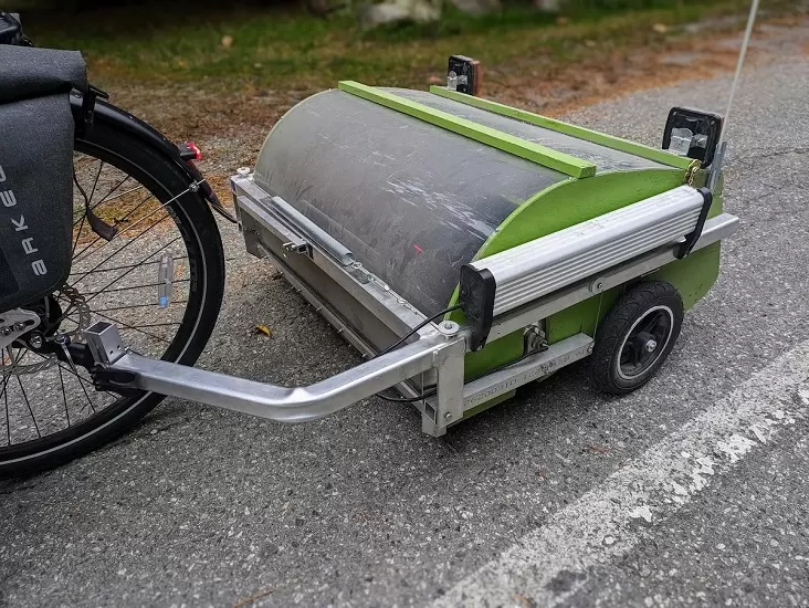 Check This Out: A Motorized Bike Trailer That Cleans Bike Lanes