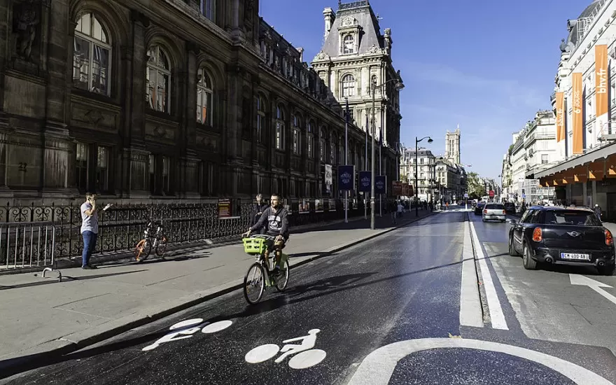 Cyclists Now Outnumber Motorists in Paris